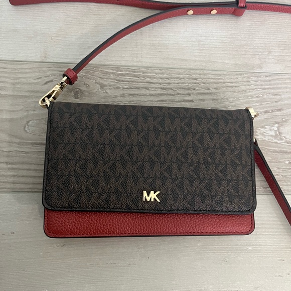 Michael Kors - Picture 1 of 5